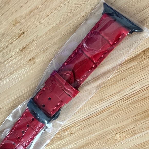 NWT 44mm Red Leather Apple Watch Strap - Picture 4 of 6